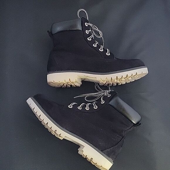 CHARLOTTE RUSSE ROUND TOE LACE-UP CLOSURE WOMEN"S BOOT - Picture 9 of 16